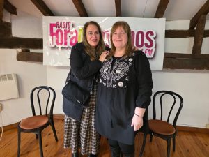 Aurori y Cristina de La Asociación San Martín, hablando del festival solidario d…